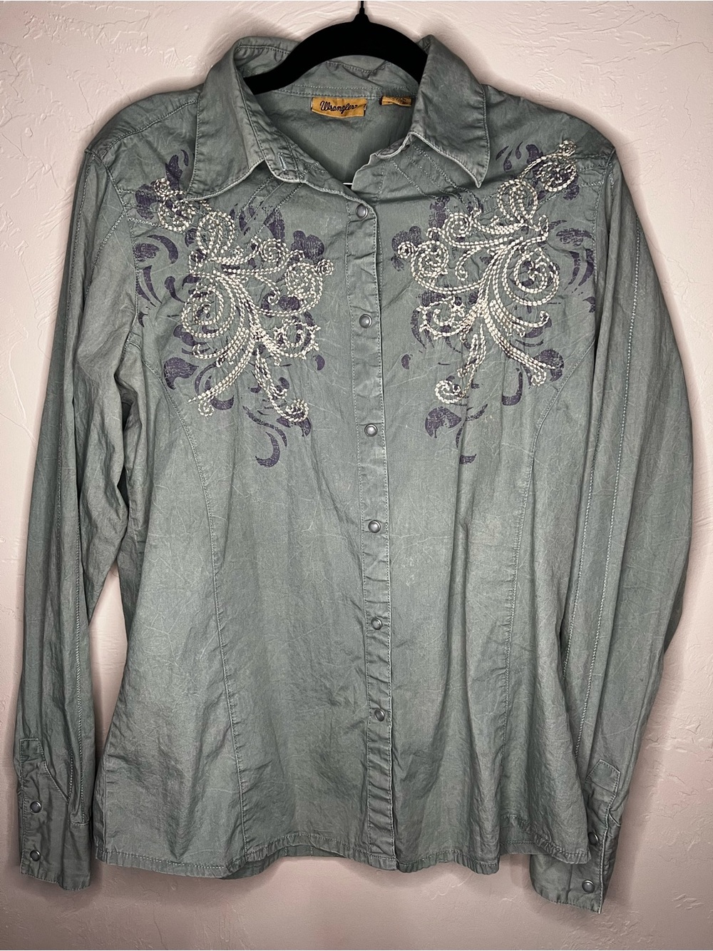 Wrangler Sage Green Embroidered Western Pearl Snap Button Down Boho Cowgirl Top - Picture 2 of 11